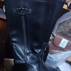 GBG Los Angeles Sleek Black Boots